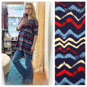💕Beautiful Blue Red Cream Zig Zig Pattern Lularoe Irma High Low Tunic Top💕